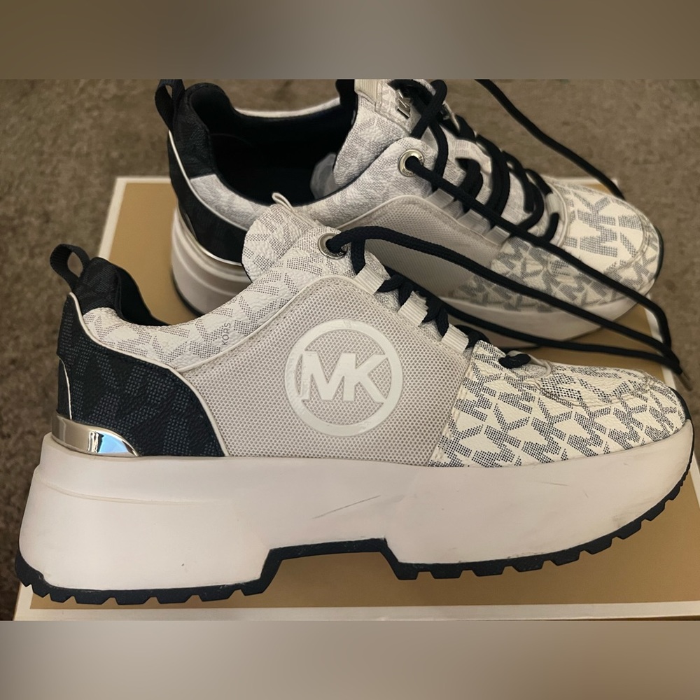 Micheal Kors COSMO TWO-TONE LOGO AND MESH TRAINER